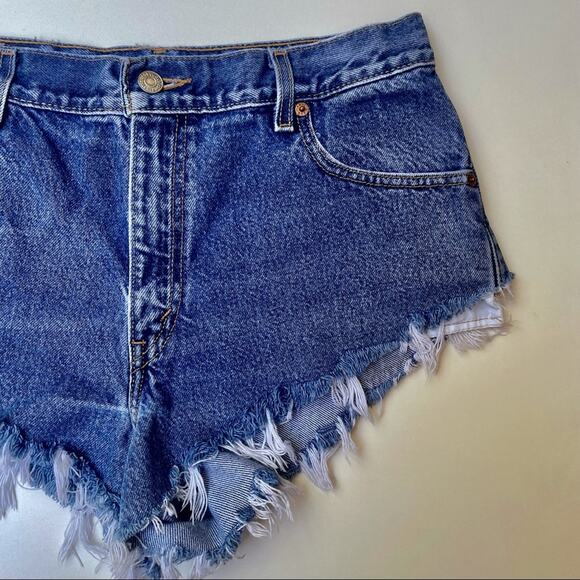 Levi’s 550 Fringe Cut Off Blue Denim Shorts 12 - Picture 1 of 5